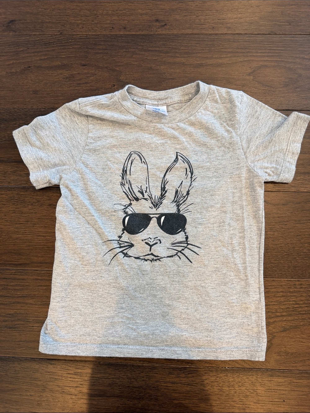 Port & Company Toddler Gray Bunny Sunglasses Graphic Tee Size 3T - C39-331